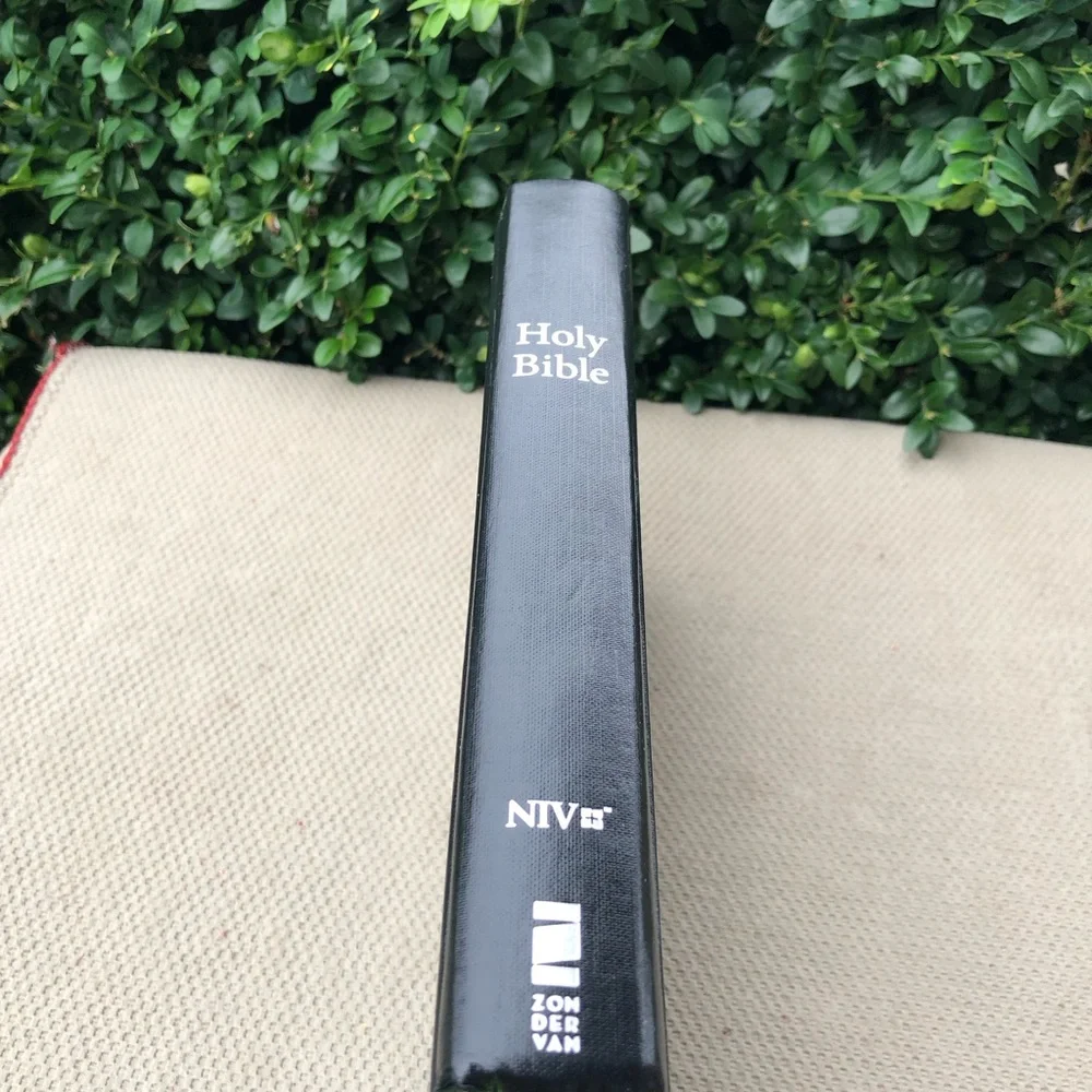 Holy Bible New International Version by Zondervan 2011